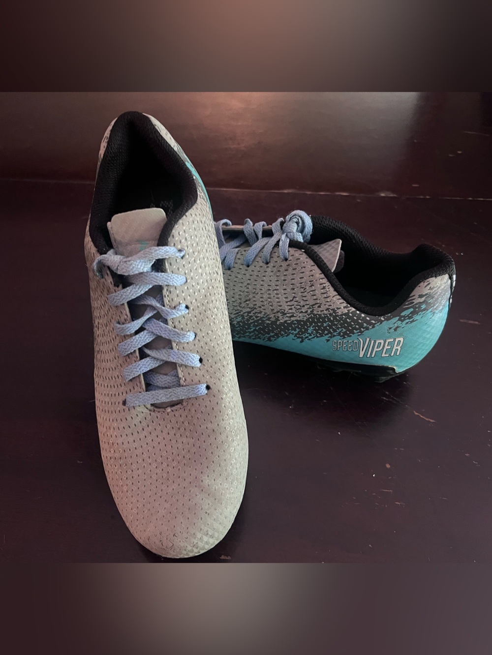 DSG Youth Soccer Cleats Sz 4 “Speed Viper” Light Gray and Teal Great Condition!